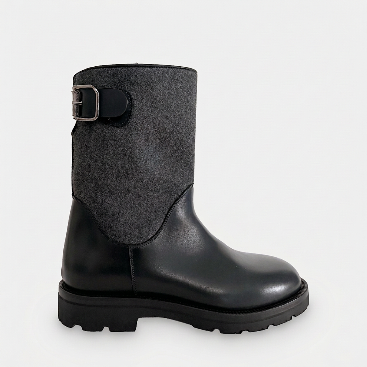 Winterstiefel Xaver schwarz, Seitenansicht mit Schnalle