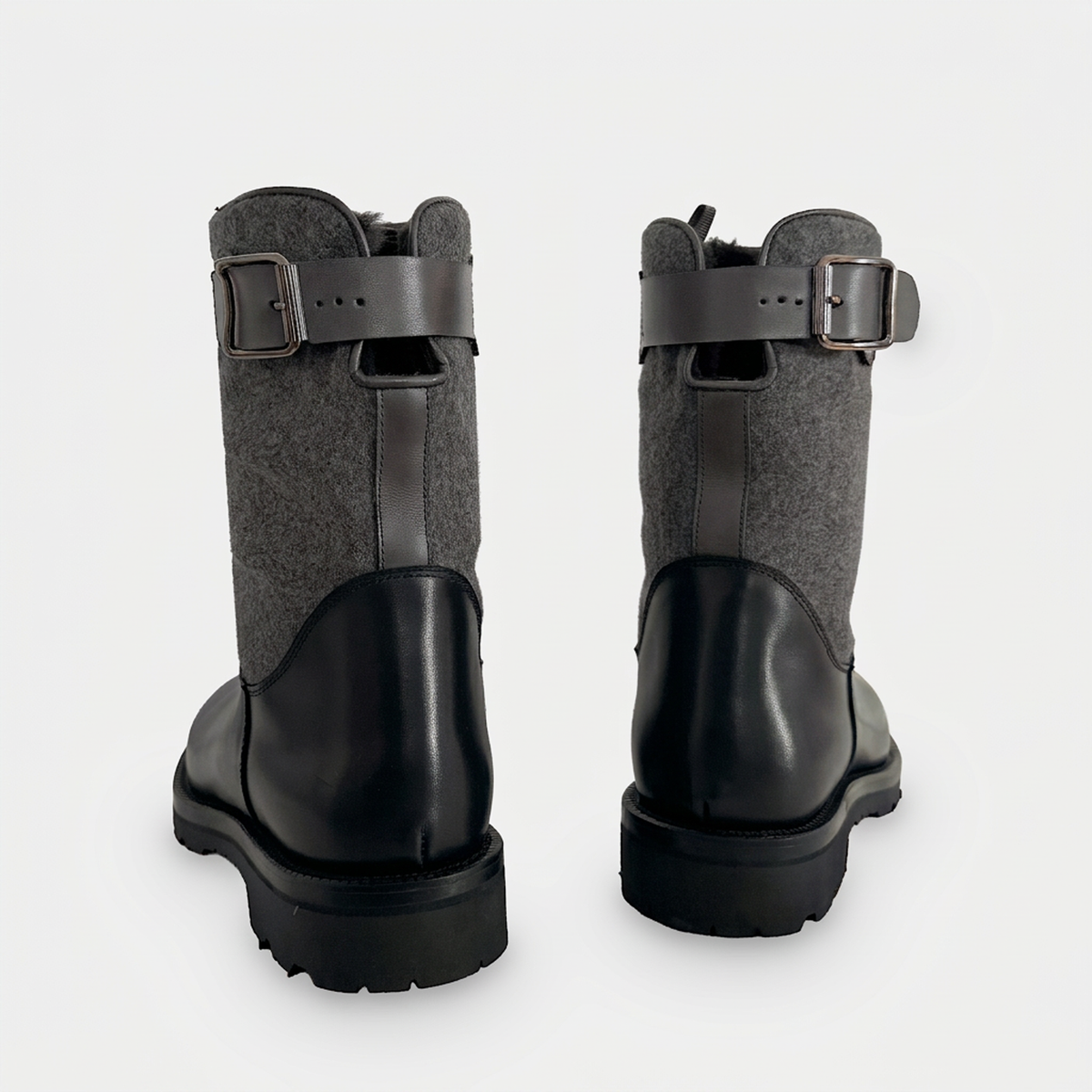 Winterstiefel Xaver schwarz, Rückansicht mit Riemen